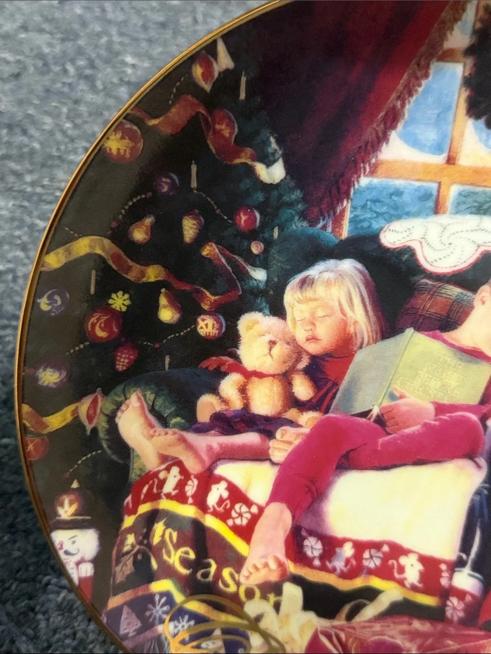 Avon 2000 Holiday Decorative Plate - 22K Gold Rim.